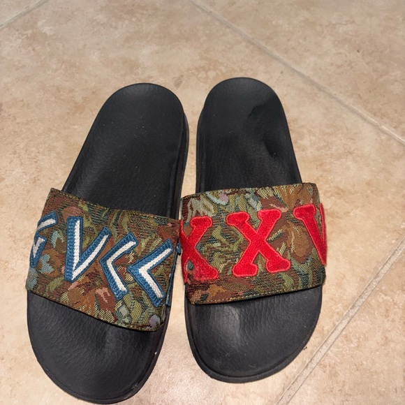🌹GUCCI BROCADE FLORAL SLIDES🥰 - Picture 3 of 4